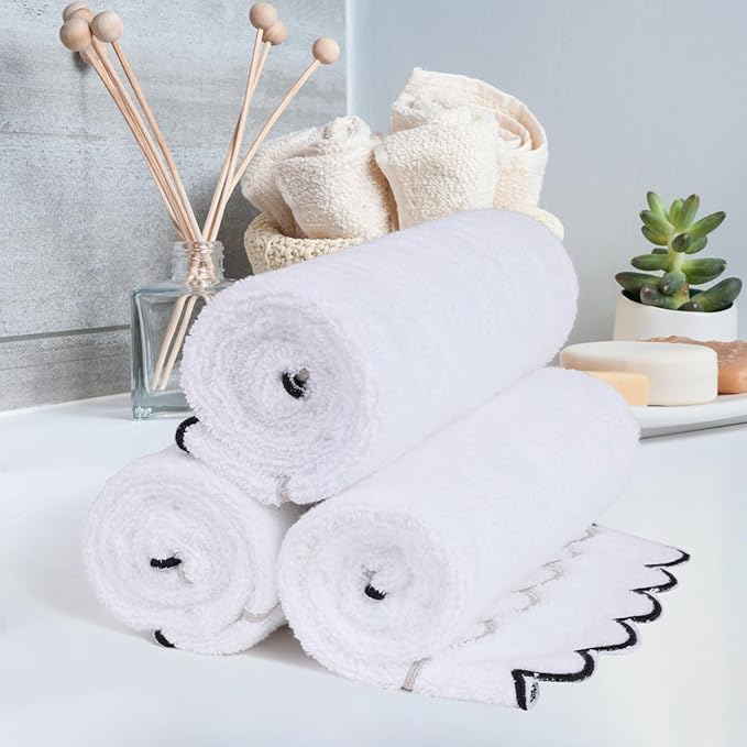 2 Pcs 100% Cotton Bath Towels for Bathroom 16 * 27 Inch Scalloped Bath Towels Embroidered Decorative 600 GSM Soft Absorbent Bath Towel for Bathroom Hotel Spa Sport Yoga (Gray and Black)