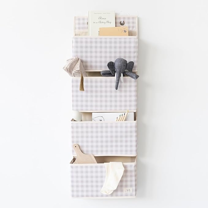 3 Sprouts Over the Door Organizer -Hanging Baby Organizers & Storage with 4 Large Pockets & 2 Hooks for Baby Clothes, Toy, Stuffed Animal -Newborn Essential for Nursery & Toddler Rooms - Gingham Beige