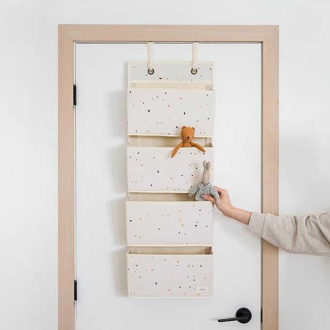 3 Sprouts Over the Door Organizer -Hanging Baby Organizers & Storage with 4 Large Pockets & 2 Hooks for Baby Clothes, Toy, Stuffed Animal -Newborn Essential for Nursery & Toddler Rooms -Terrazzo Cream