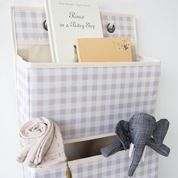 3 Sprouts Over the Door Organizer -Hanging Baby Organizers & Storage with 4 Large Pockets & 2 Hooks for Baby Clothes, Toy, Stuffed Animal -Newborn Essential for Nursery & Toddler Rooms - Gingham Beige
