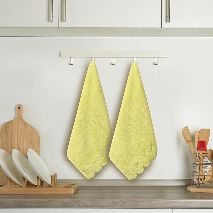2 Pcs 100% Cotton Bath Towels for Bathroom 16 * 27 Inch Scalloped Bath Towels Embroidered Decorative 600 GSM Soft Absorbent Bath Towel for Bathroom Hotel Spa Sport Yoga (Pure Yellow)