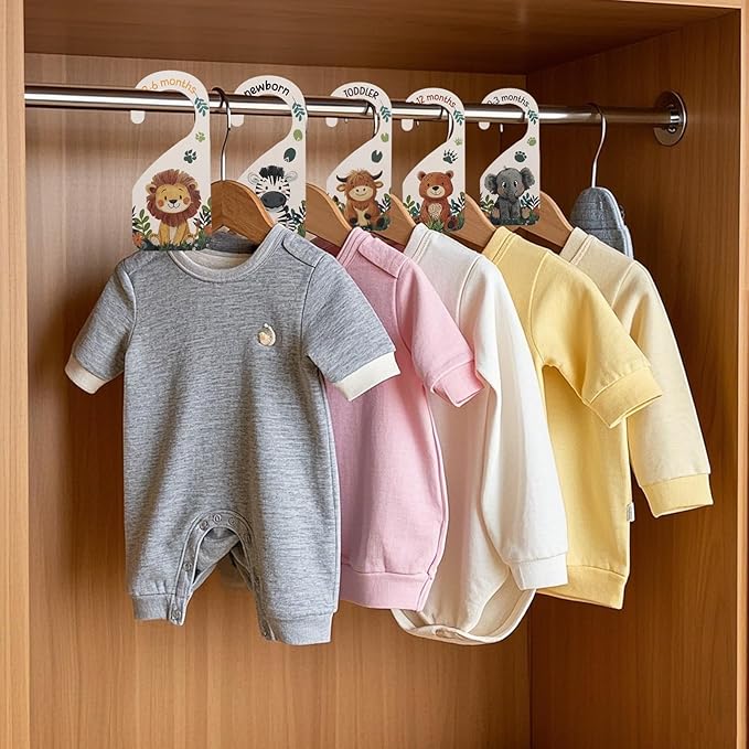 8pcs Baby Size Closet Dividers, Wooden Baby Wardrobe Organizer Newborn to 24 Months Woodland Nursery Decor Double-Sided Nursery Clothes Hanger Partition for Home Beautiful Decor (Animal)
