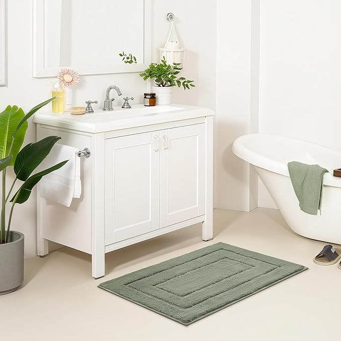 GRANNY SAYS Bathroom Rugs Non Slip, 20" x 32", Bath Rugs for Bathroom Washable, Bath Mats for Floor, Microfiber Bath Mat for Tub, Absorbent Bath Rugs for Shower Room, Light Green