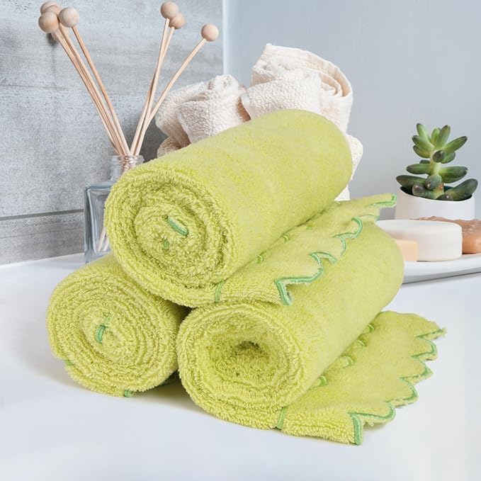 2 Pcs 100% Cotton Bath Towels for Bathroom 16 * 27 Inch Scalloped Bath Towels Embroidered Decorative 600 GSM Soft Absorbent Bath Towel for Bathroom Hotel Spa Sport Yoga (Pure Yellow)
