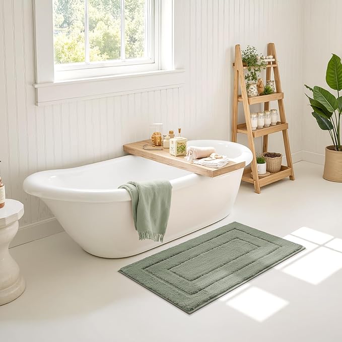GRANNY SAYS Bathroom Rugs Non Slip, 20" x 32", Bath Rugs for Bathroom Washable, Bath Mats for Floor, Microfiber Bath Mat for Tub, Absorbent Bath Rugs for Shower Room, Light Green