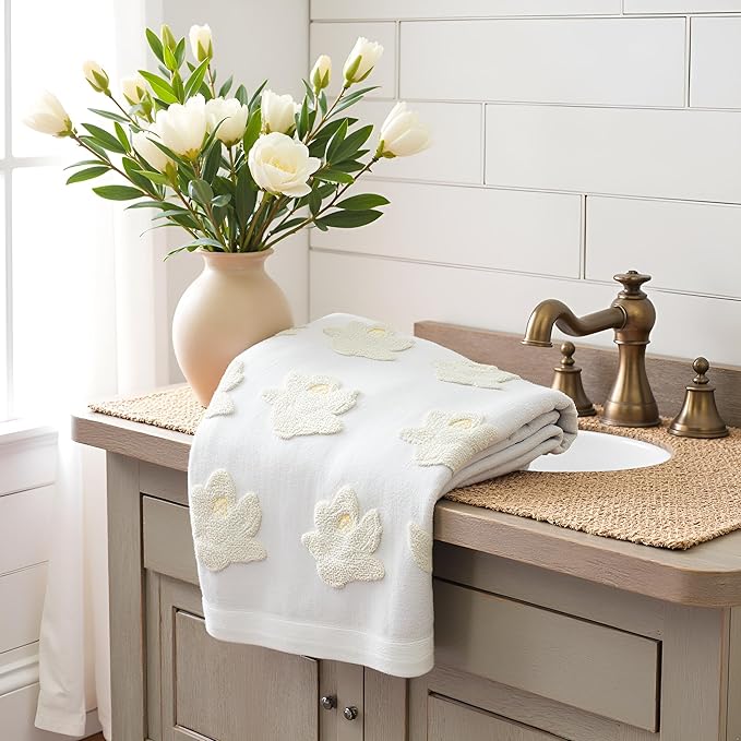2pcs Magnolia Hand Towels for Bathroom Decorative Towels Set 100% Cotton Beige Jacquard Spring Summer Floral Bath Towels Dish Kitchen Towels Kitchen Bathroom Decor Gift (Magnolia Beige)