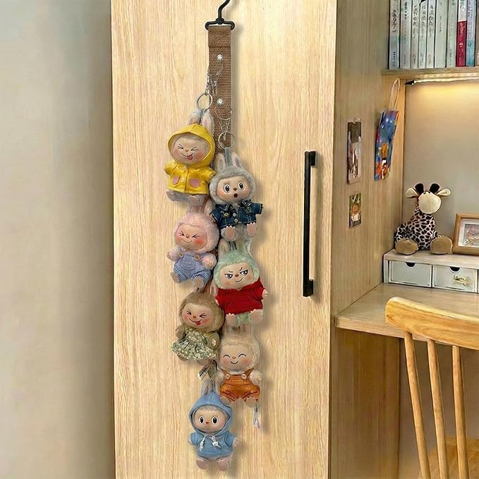 Plush Doll Hanging Storage Rope Display Rack with 8 Clips – Wall Hanging Organizer for Keychain Plushies, Mini Toys– Holds up to 3kg (Brown)